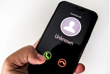 Wie belt mij met het telefoonnummer +31 103180204