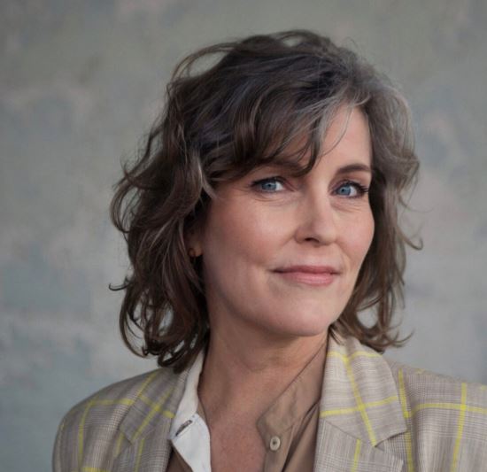 Wie is de partner van schrijfster Sacha Bronwasser