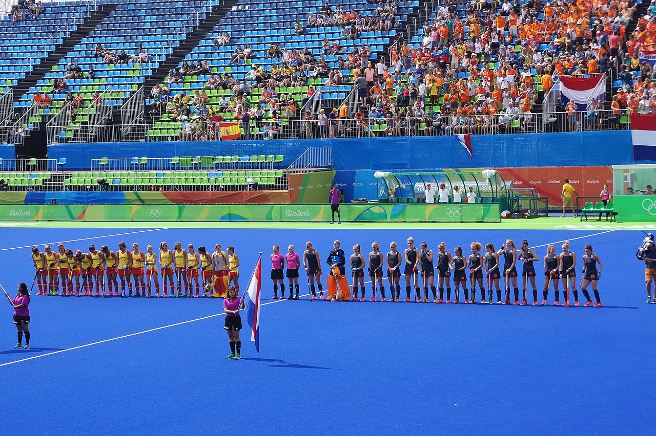 Nederlandse hockeysters in actie op de Olympische Spelen